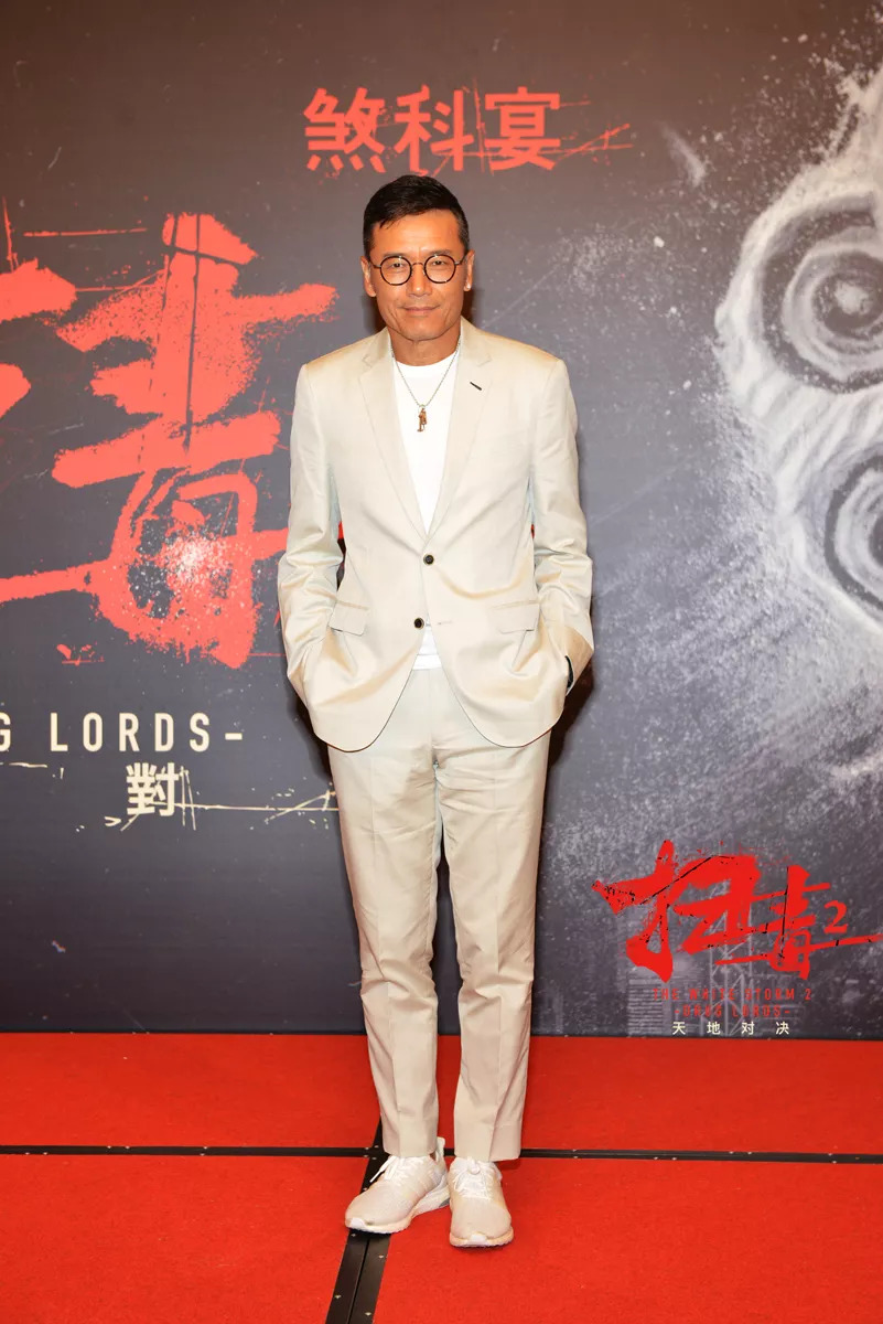 苗侨伟新剧展现精湛演技，魅力四溢的荧幕风采