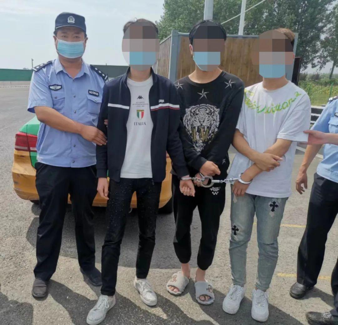 科技巨头引领社会变革，未来加速前行